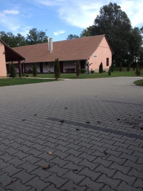 Vadaspuszta Vendeghaz Csatka Exterior foto